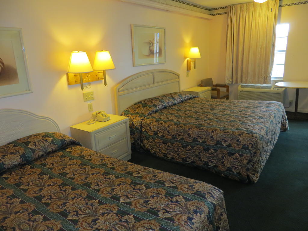 Budget Inn Sebring Room photo